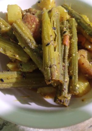 সজনে ঝাল(Sajne jhal recipe in Bengali) রেসিপির প্রধান ছবি