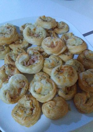 Foto principal de Mini palmeras de queso y pavo a lo provenzal