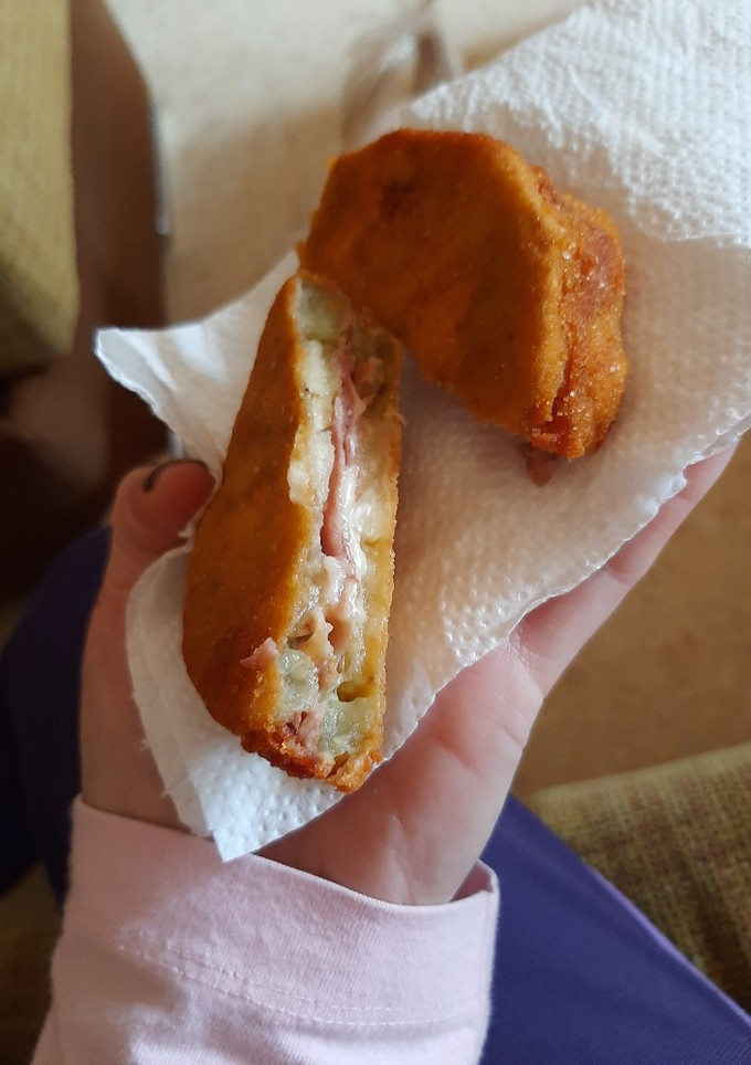 Una foto de Berenjenas rellenas y empanadas