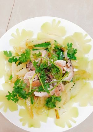 Hình của món Su su xào ức gà.