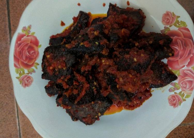 Langkah Mudah untuk Menyiapkan Sambal hati sapi, Menggugah Selera