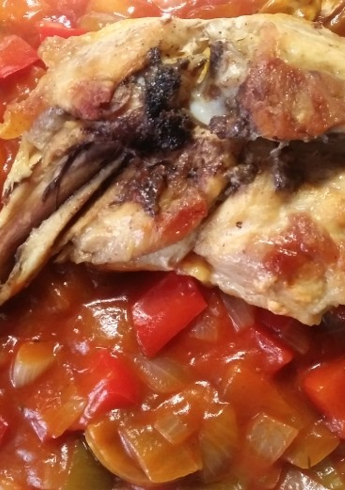 Una foto de Pollo con sanfaina