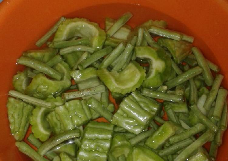 Sayur bening pare kacang panjang
