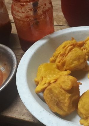 A picture of Viazi karai with Chilli-Ukwaju Sauce.