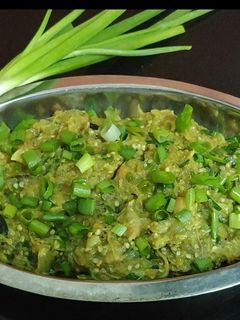 खान्देशी वांग्याचे भरीत (wangyache bharit recipe in marathi) रेसिपी चे मुख्य फोटो