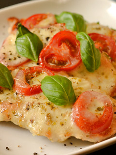 Mozzarellás paradicsomos (caprese) csirkemell recept fotója