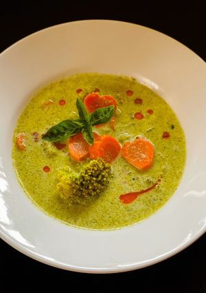 A picture of Broccoli & Cheese Soup.