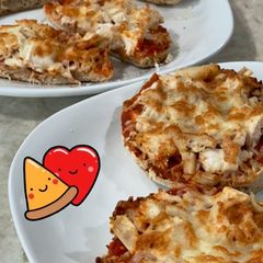 A picture of Mini Chicken “Pizzas”.