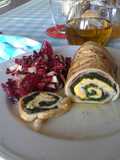 Rotolo farcito con fettine sottili di petto di pollo