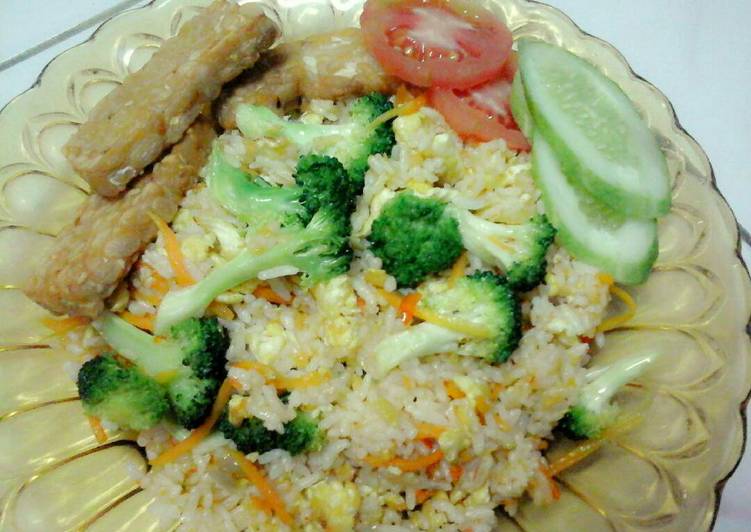Nasi goreng brokoli wortel