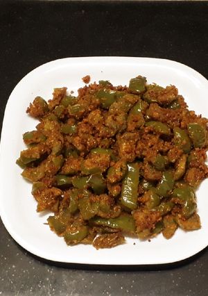 A picture of Bell pepper / Shimla mirch ki besan wali sabji.