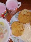 Caldito de huevo, arepas con queso, suero, malteada de fresa 💯❤