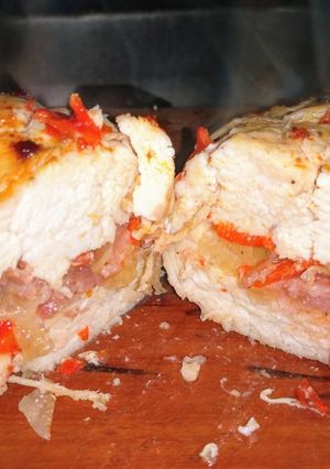 Una foto de Pechugas rellenas con panceta y morrón