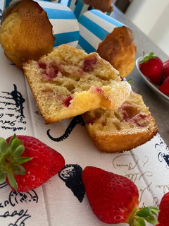 Foto di Muffin alle fragole 🍓🍓🍓 e yogurt