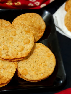 ફરસી પૂરી (Farsi Poori Recipe In Gujarati) રેસીપી મુખ્ય ફોટો