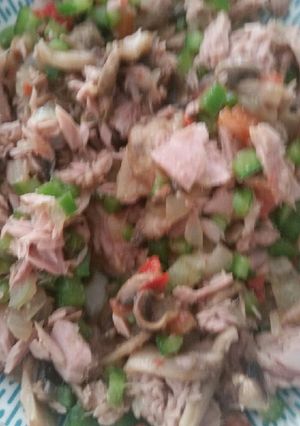 Una foto de Ensalada de atún con champiñones