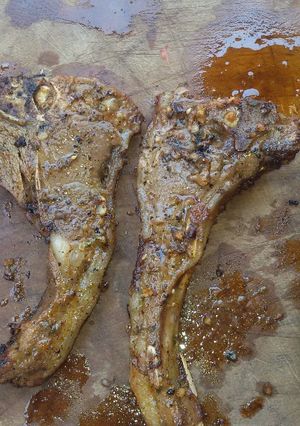 Una foto de Cordero adobado a la parrilla