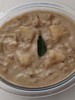உருளைக்கிழங்கு குருமா (Potato kurma recipe in tamil) செய்முறை முக்கிய புகைப்படம்