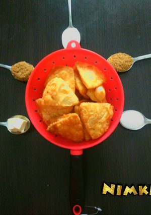 A picture of Nimki/Namkeen.