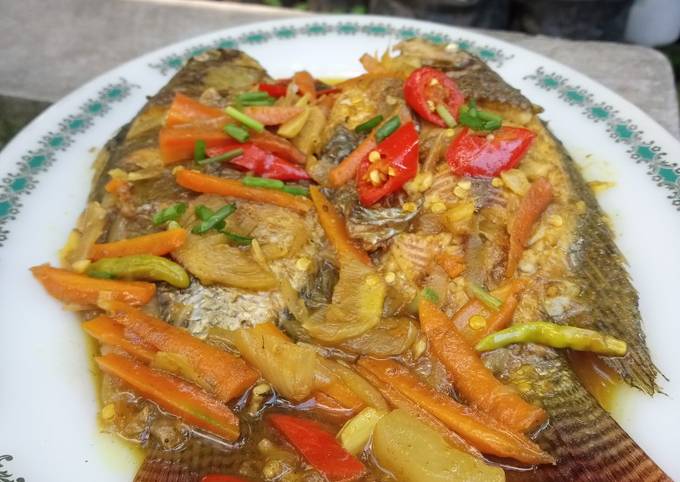 Resep Ikan Nila Bumbu Acar Oleh Bunda Luqman S Kitchen Cookpad