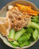 Eat clean: ức gà áp chảo, mì trứng, rau luộc