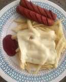 Salchipapa ranchera con queso mozzarella