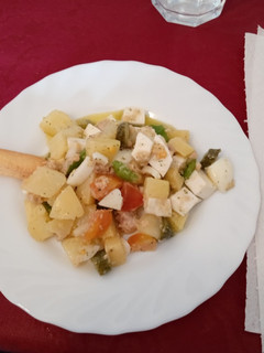 Una foto de Ensalada de patata y atún