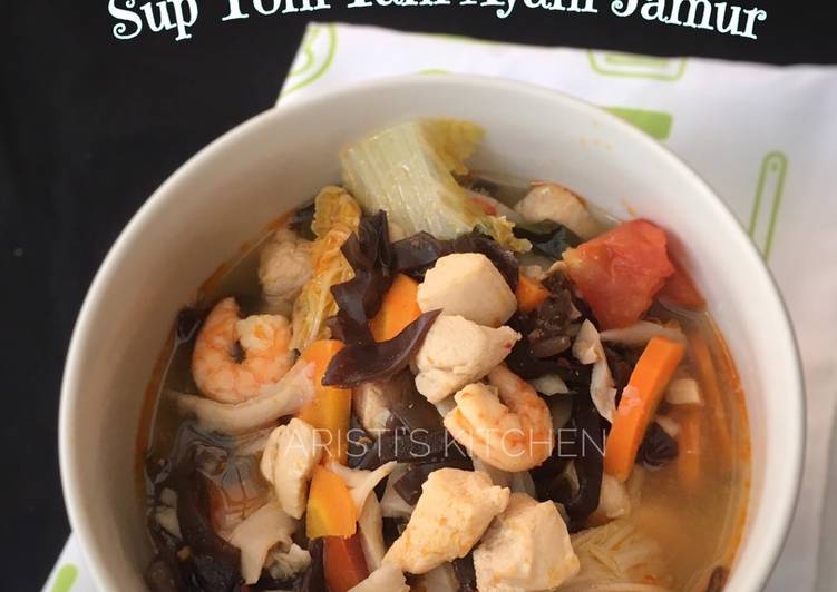 Resep Sup Tom Yam Ayam Jamur yang Bikin Ngiler