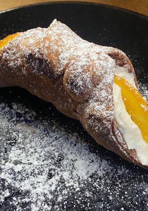 A picture of Sicilian Cannoli.