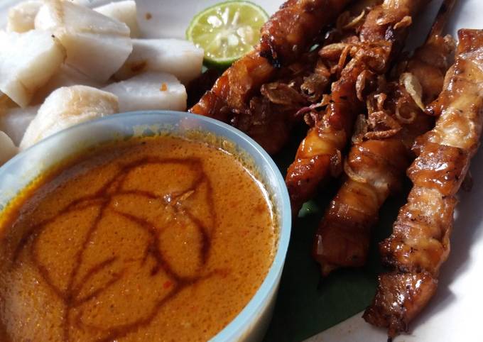 Ketupat Sate Ayam Bumbu Kacang