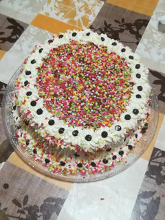 Una foto de Tarta rellena de crema de chocolate blanco en la olla GM g