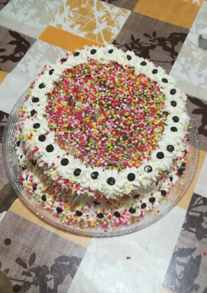 Una foto de Tarta rellena de crema de chocolate blanco en la olla GM g