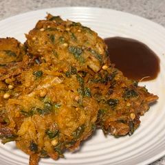 A picture of Aloo laccha pakoras.