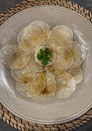 Une photo de Carpaccio de navet