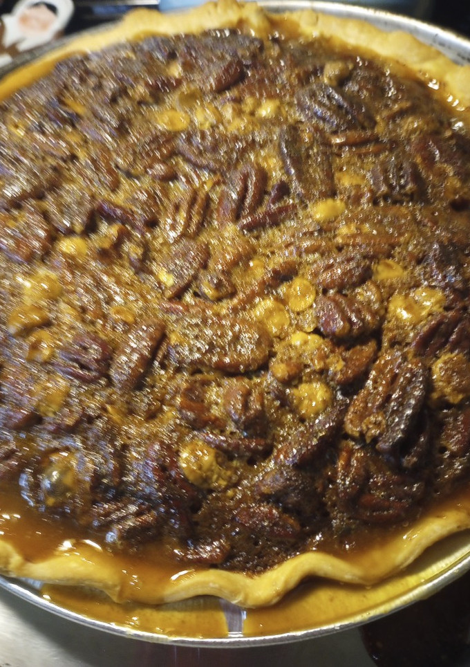 A picture of Butterscotch Pecan Pie.