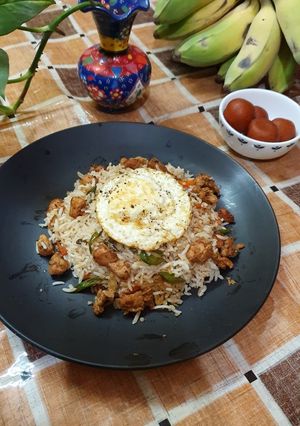 চিকেন ফ্রায়েড রাইস(Chicken fried rice recipe in bengali) রেসিপির প্রধান ছবি