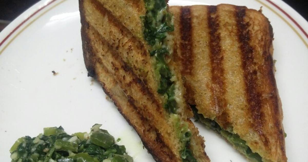 Spinach Capsicum cheese Sandwich (brown bread) (jain/regular) Recipe by
