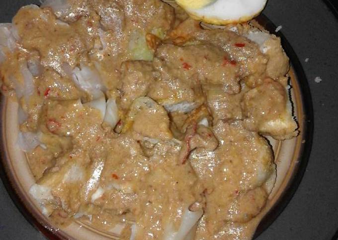 Siomay Batagor kuah kacang