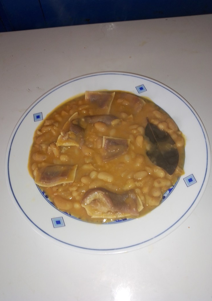 Una foto de Habichuelas estofadas con oreja👩‍🍳🥄