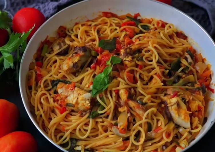 Steps to Prepare Quick Pasta with smoked mackerel fish😋😋