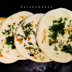 A picture of Mint Coriander Kulcha.