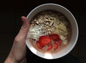 Una foto de Smoothie Bowl saludable de chocolate