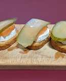 Canapé de salmón con rulo de cabra