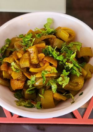 A picture of Snake gourd ki sabji.