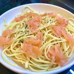 Foto principal de Espaguetis con salmón ahumado