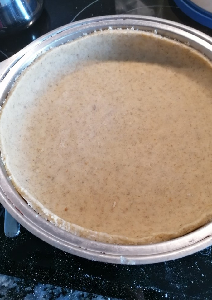 Una foto de 144. Masa frola semi integral de Centeno con queso de untar