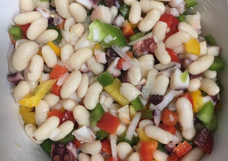 Ensalada de Judías, pimiento tricolor y pulpo