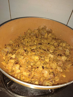 लेफ्टओवर रोटी का चुरा (Leftover Roti ka Chura recipe in hindi) रेसिपी मुख्य फोटो