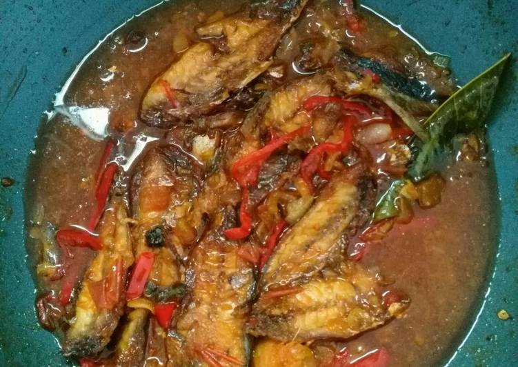 Ikan pindang bumbu sarden