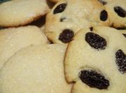 Una foto de polvorones con azúcar